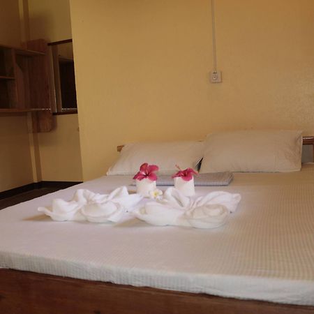 Pesangan Surfcamp Hotel Siargao Exteriör bild