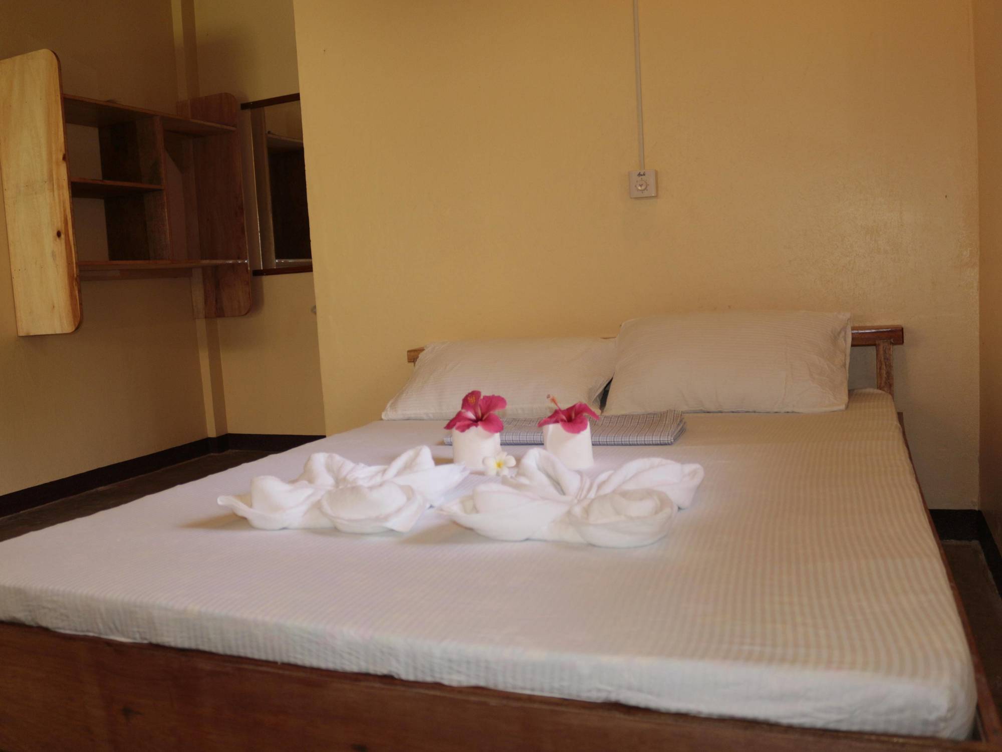 Pesangan Surfcamp Hotel Siargao Exteriör bild